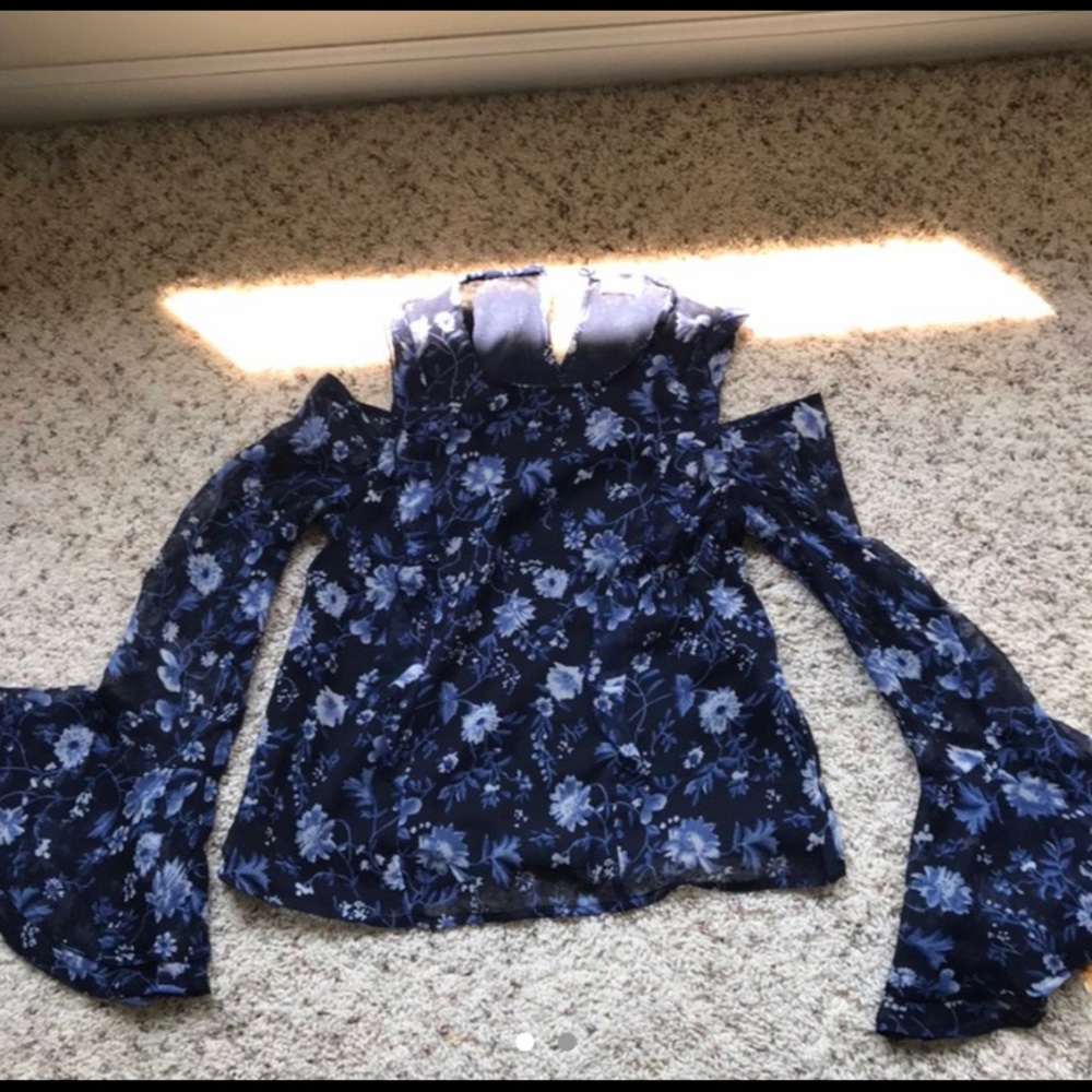 Blue hollister floral top